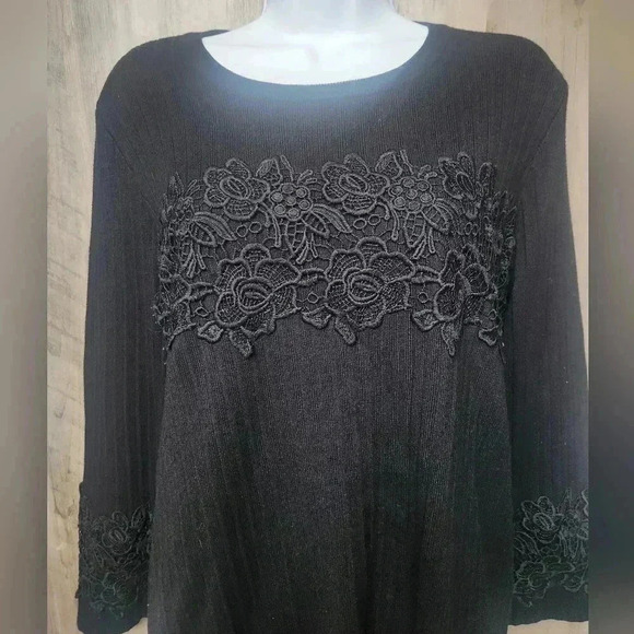 Karl Laggerfeld Black 3/4 Sleeve Floral Embroidered Blouse Size LG - Picture 3 of 10